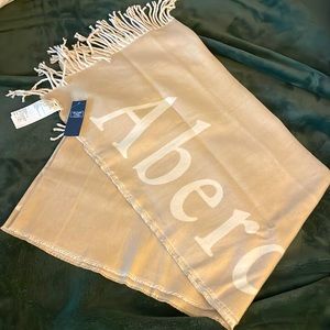 NWT Neutral Abercrombie & Fitch logo scarf